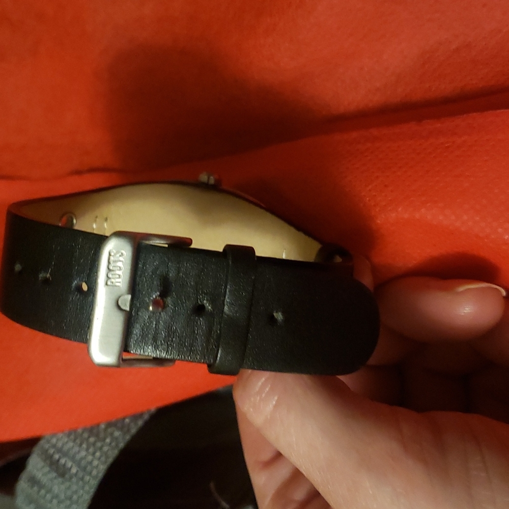 Brand-new Roots watch - Picture 3 of 6